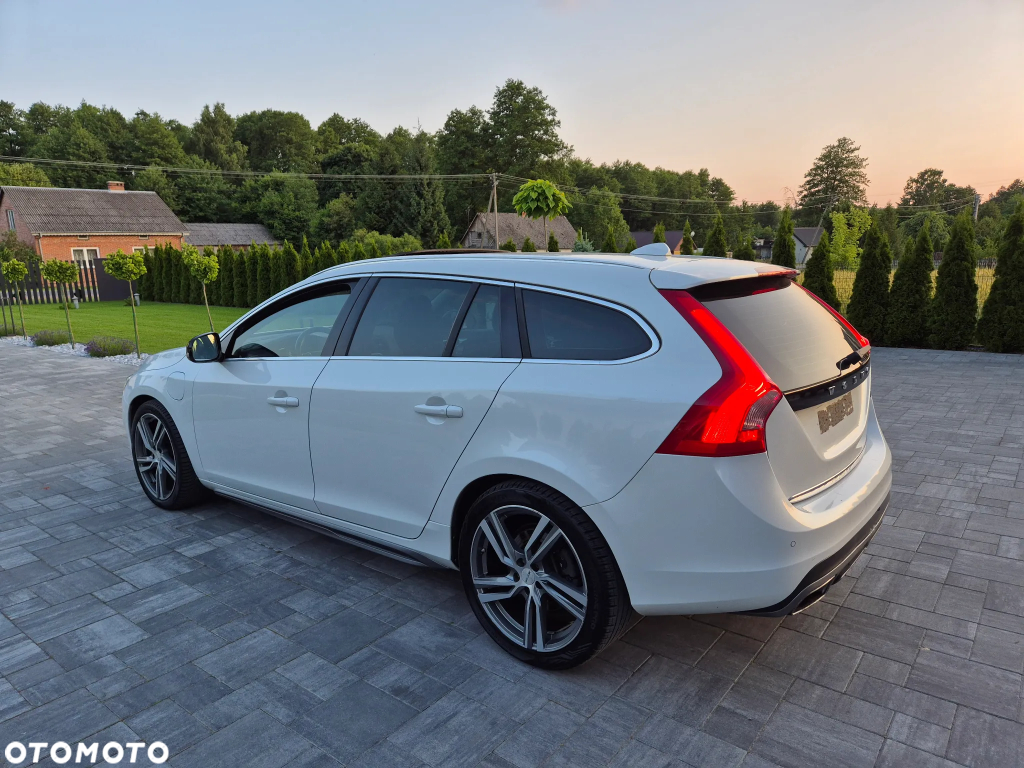 Volvo V60 D6 Plug-In-Hybrid AWD Geartronic Summum - 39