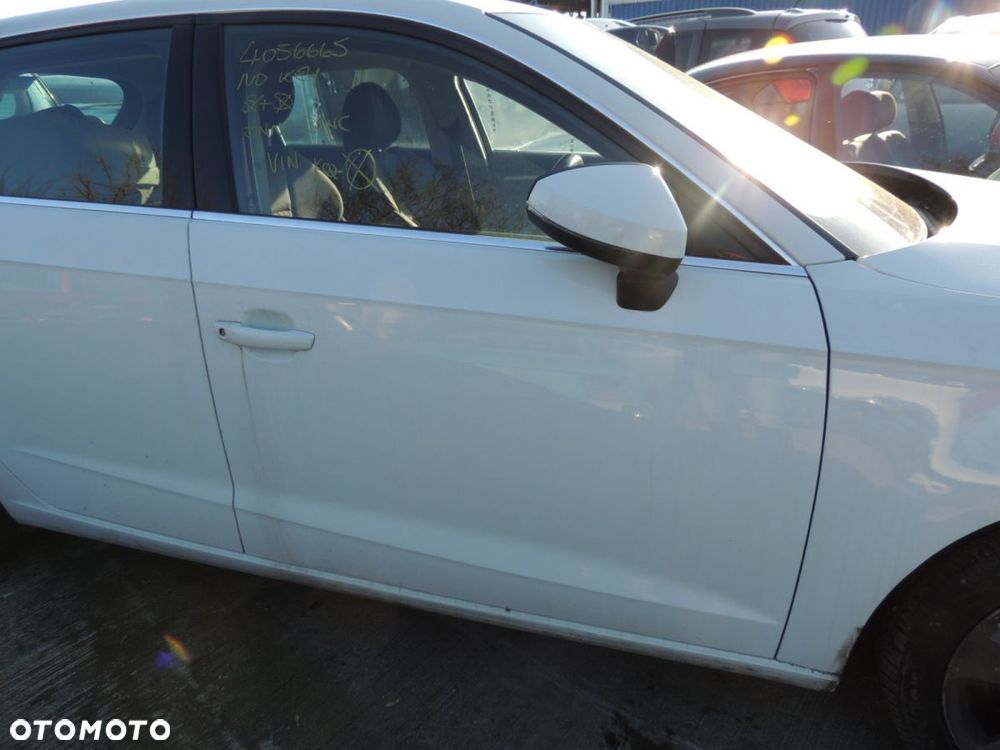 Szyba boczna prawy przód AUDI A3 8V Sportback '13 - 1