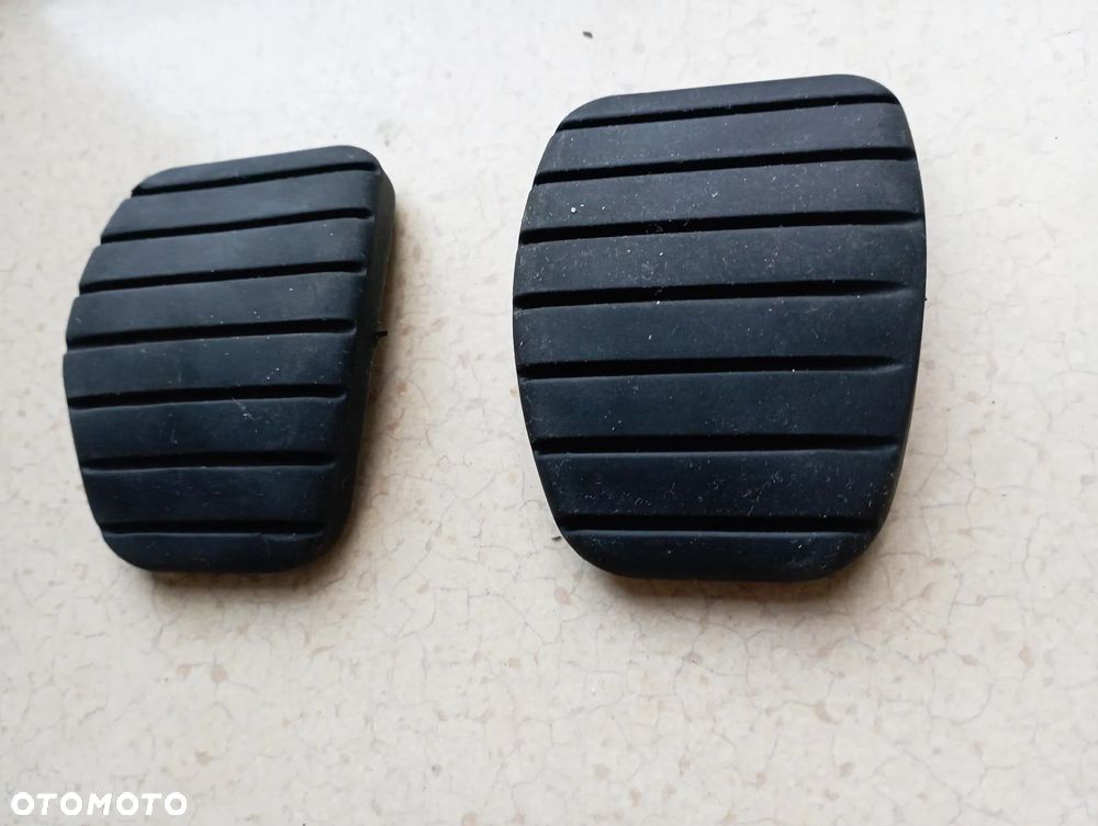 NANAKŁADKA GUMA pedału hamulca RENAULT manual
