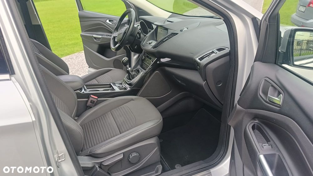 Ford Kuga 1.5 TDCi 2x4 Titanium - 18