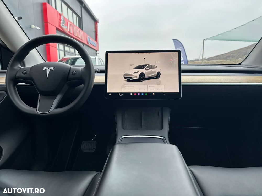 Tesla Model Y - 19