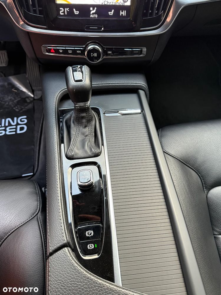 Volvo V90 D5 AWD Momentum - 29