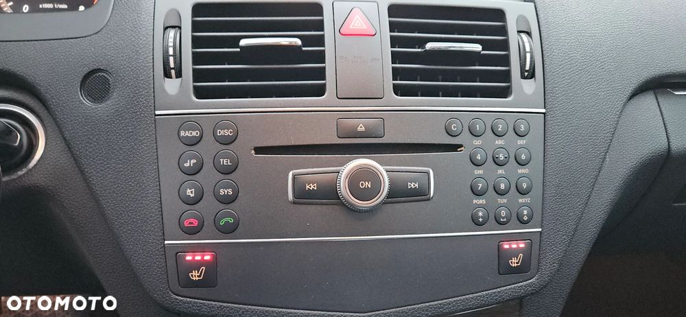 Mercedes-Benz Klasa C 180 T CGI Automatik BlueEFFICIENCY Avantgarde - 33