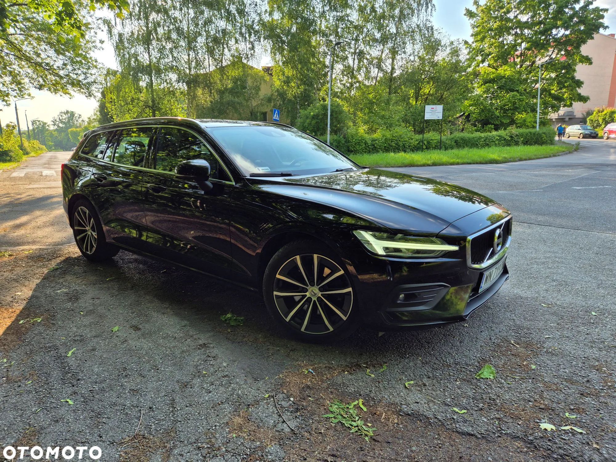 Volvo V60 B4 B Momentum Pro - 1