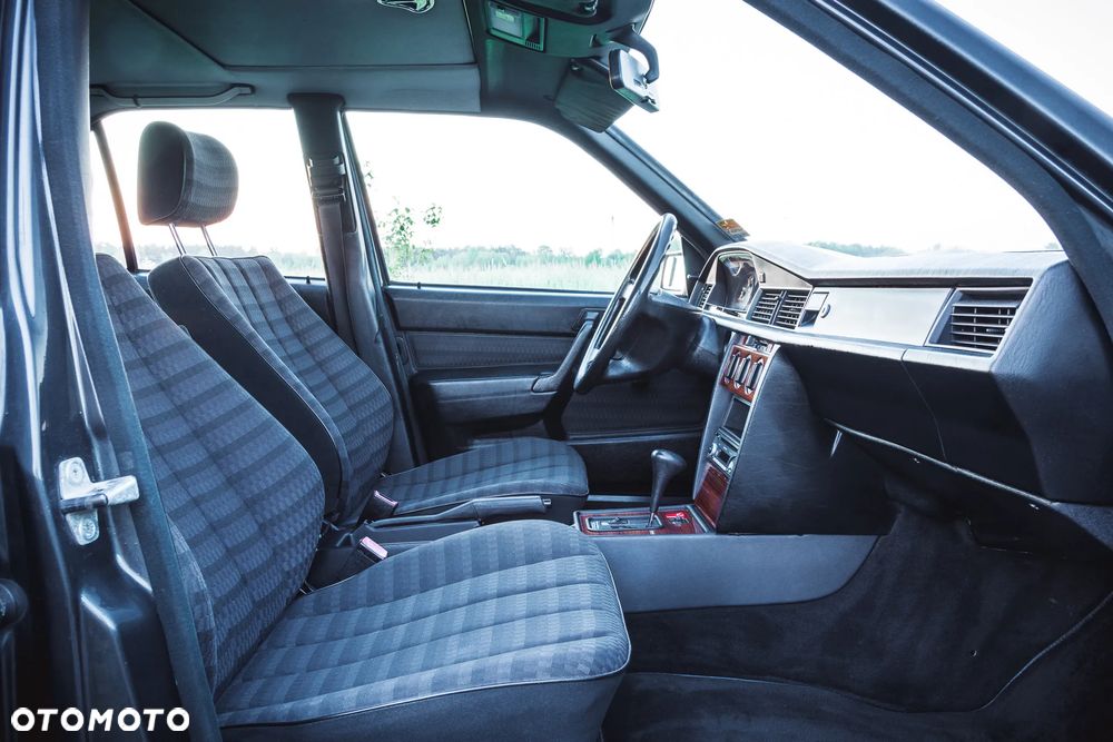 Mercedes-Benz W201 (190) - 14