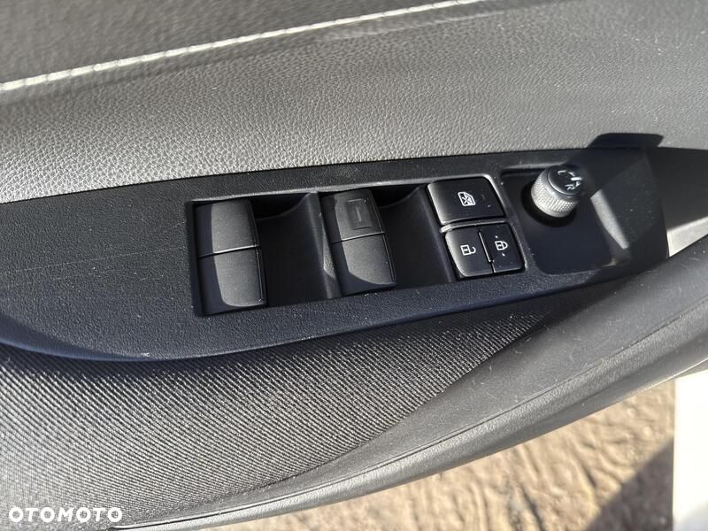 Toyota Corolla 1.8 Hybrid Active - 12