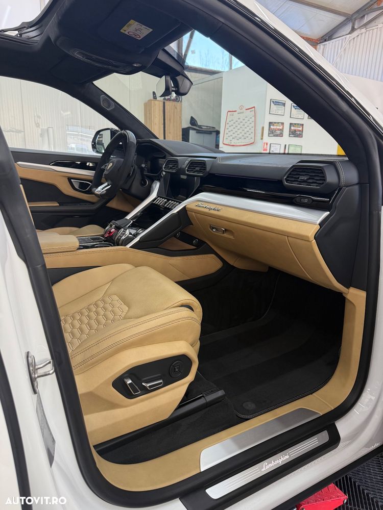 Lamborghini URUS - 12
