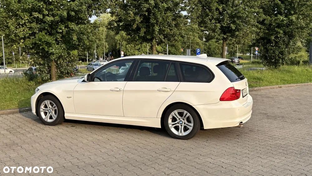 BMW Seria 3 318d Touring - 11