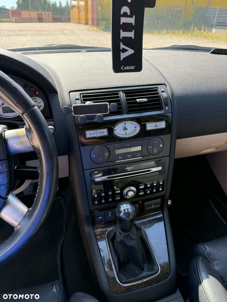 Ford Mondeo 2.0 Ghia - 21