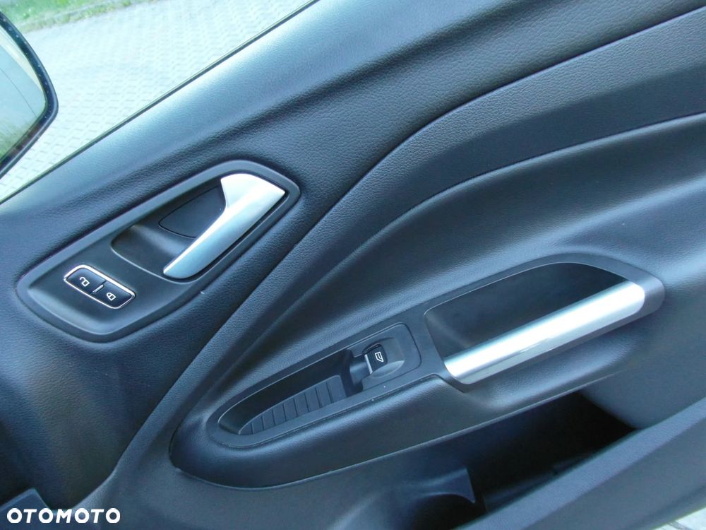 Ford Kuga 2.0 TDCi 2x4 Titanium - 28