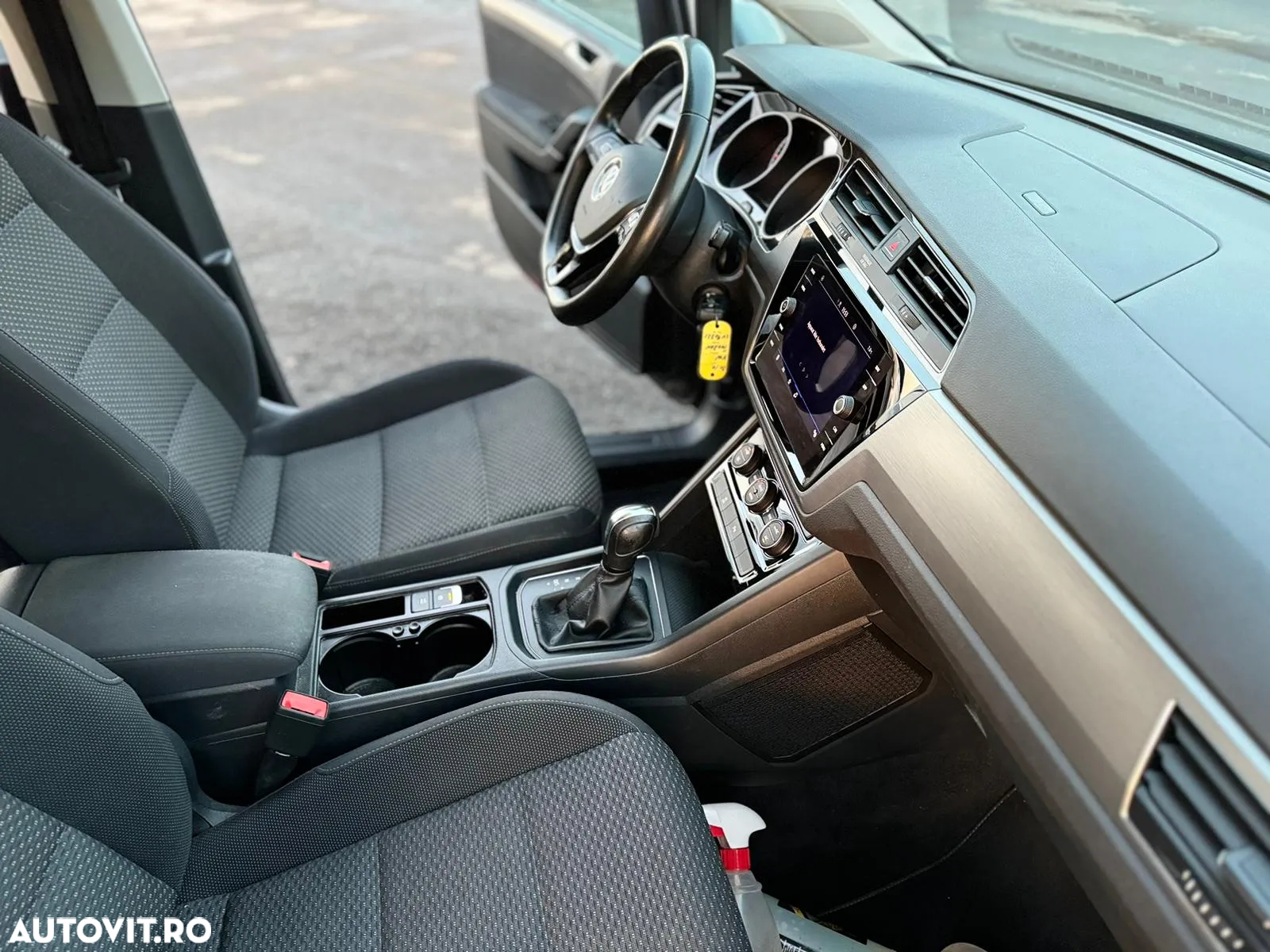 Volkswagen Touran 2.0 TDI DSG Comfortline - 8