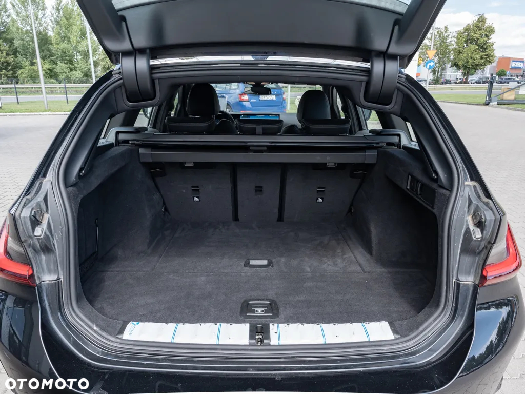 BMW Seria 3 318i - 5