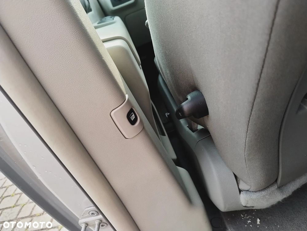 Volkswagen Routan - 17