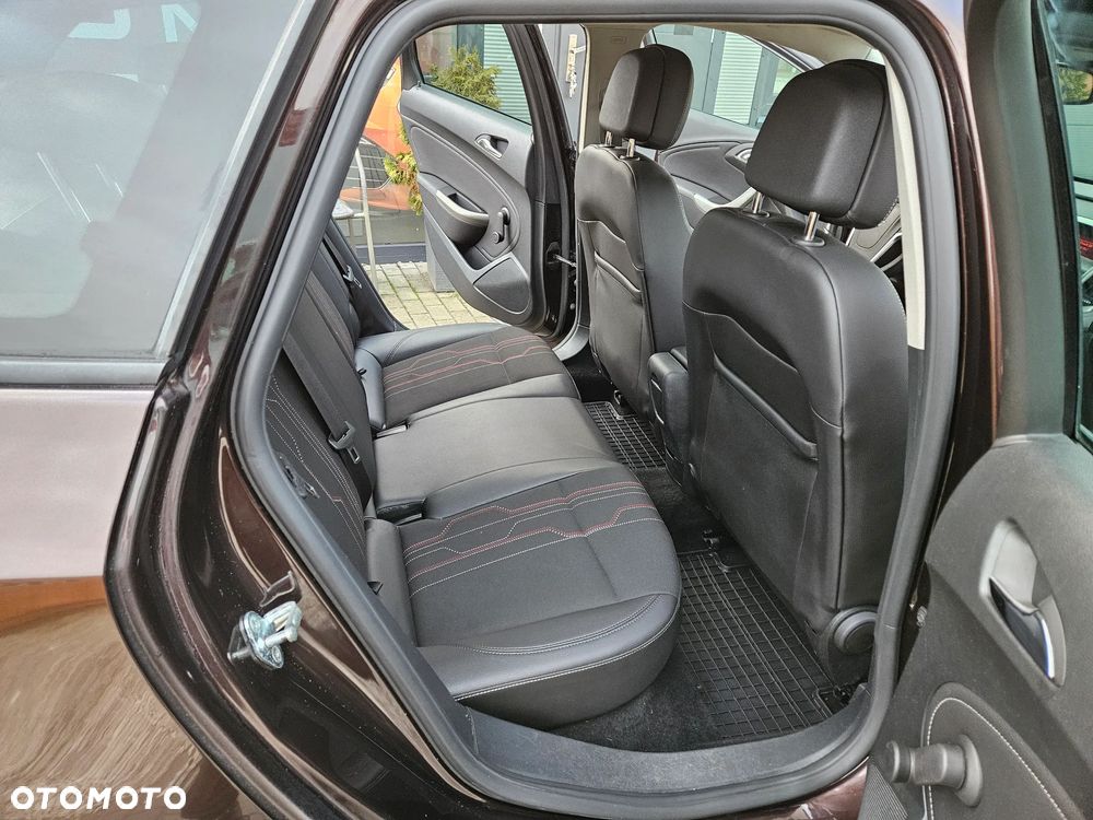 Opel Astra 1.4 Turbo 150 Jahre - 16