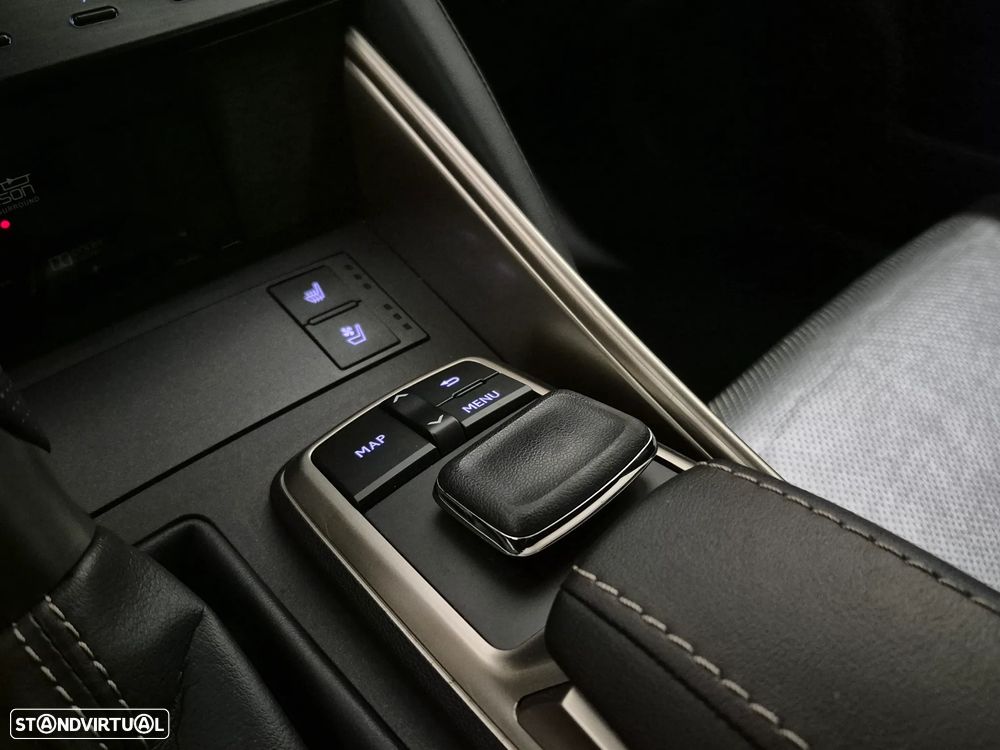 Lexus IS 200 t SPORT - 17