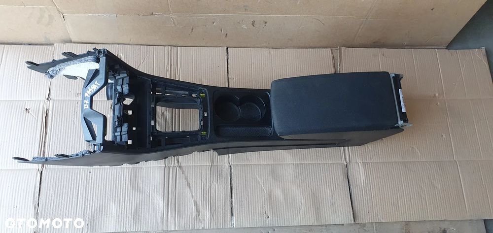 Tunel środkowy podłokietnik czarny VW Passat B7 3C0864207P - 1
