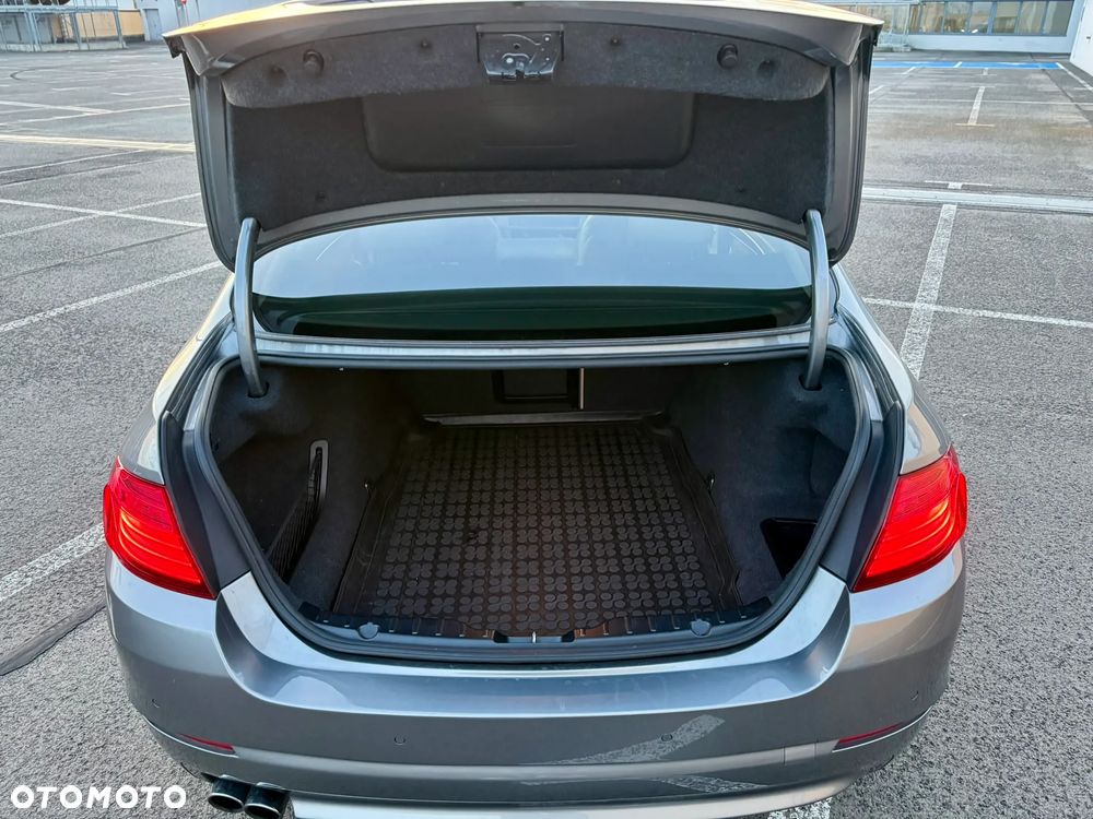 BMW Seria 5 520d xDrive - 15