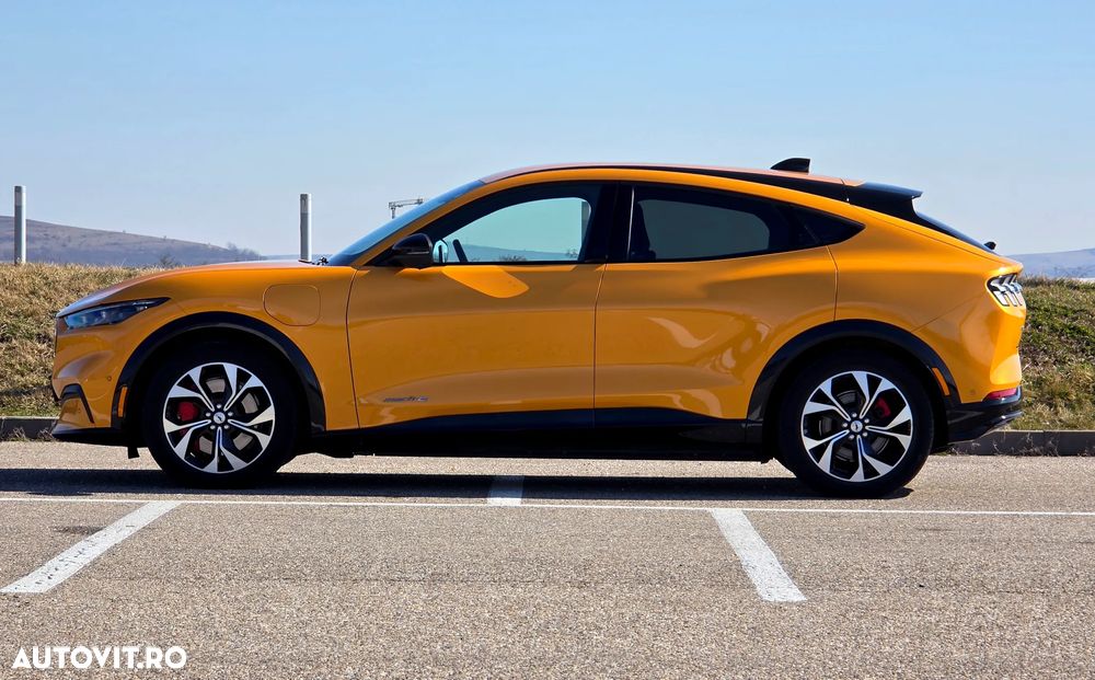 Ford Mustang Mach-E AWD PREMIUM - 10