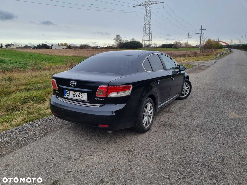 Toyota Avensis 2011 photo 2