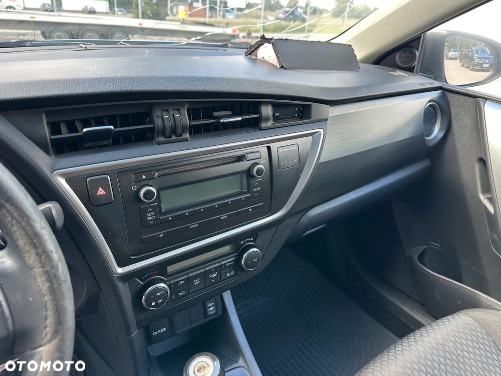 Toyota Auris - 13