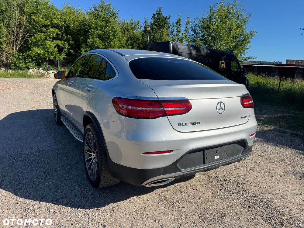 Mercedes-Benz GLC 300 4Matic 9G-TRONIC AMG Line - 3