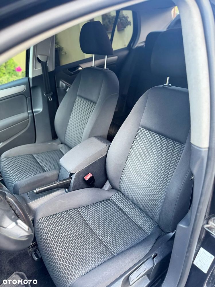 Volkswagen Golf - 10