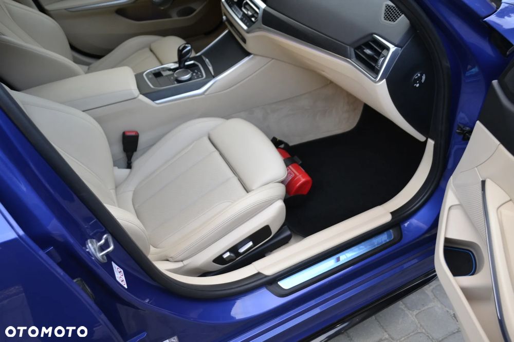BMW Seria 3 330i xDrive M Sport sport - 36