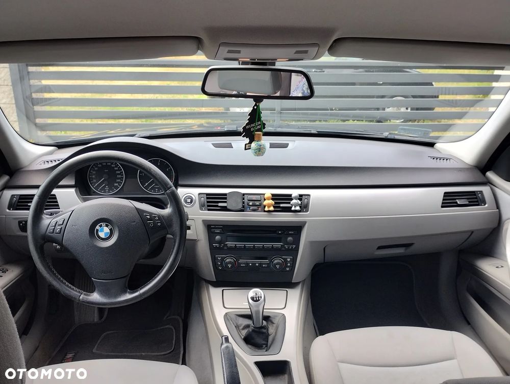 BMW Seria 3 318d - 5
