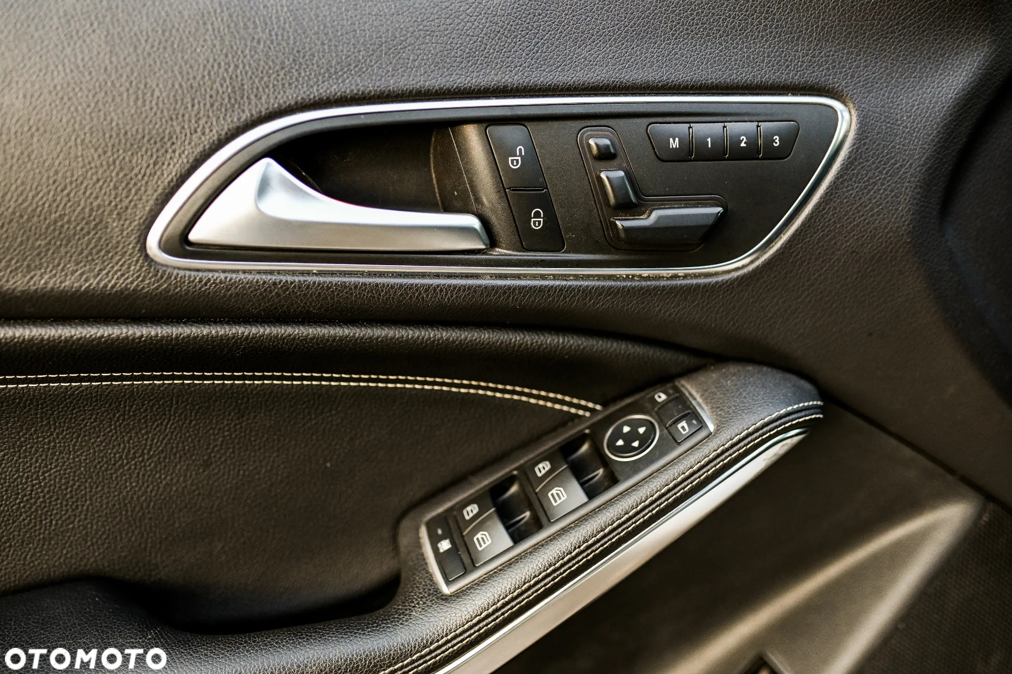 Mercedes-Benz CLA 180 7G-DCT - 28