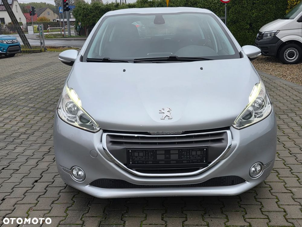 Peugeot 208 2013 photo 2