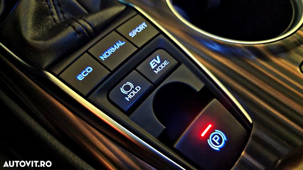 Toyota Camry 2.5 Hybrid Business - 23