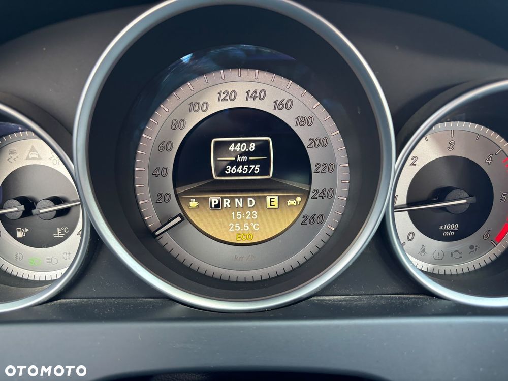 Mercedes-Benz Klasa C 200 CDI DPF (BlueEFFICIENCY) 7G-TRONIC Avantgarde - 9