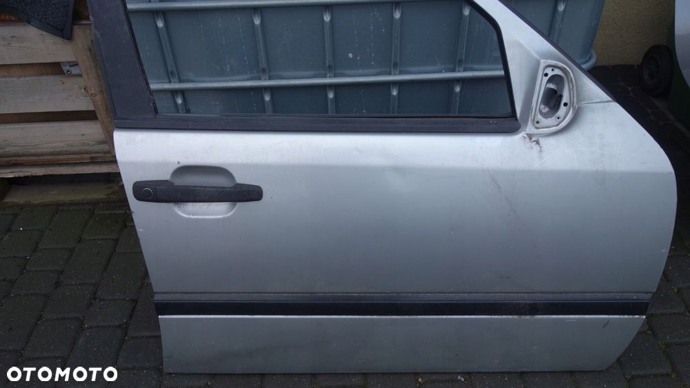 DRZWI PRAWE PRZEDNIE MERCEDES W202 BARDZO ŁADNE