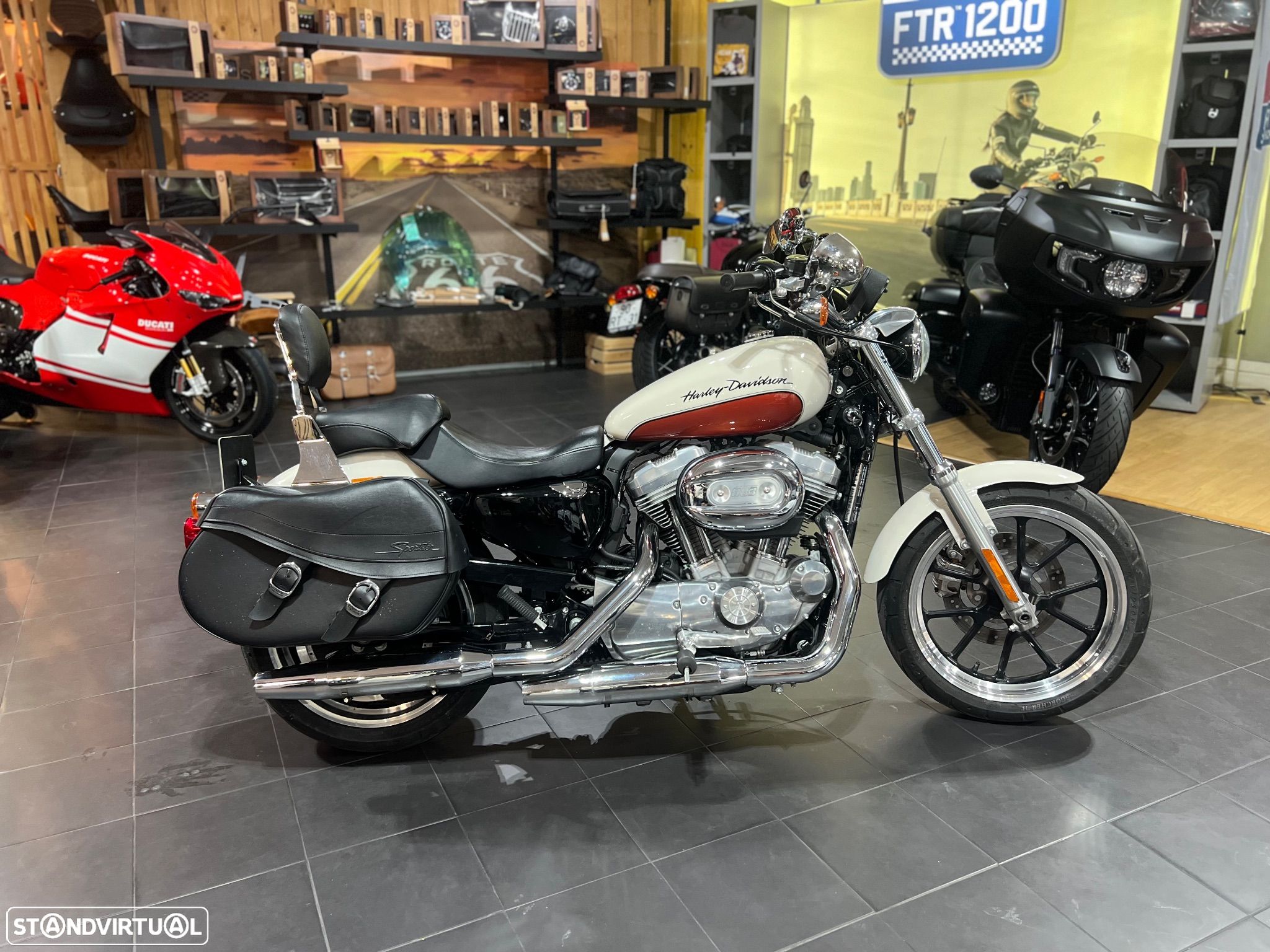 Harley-Davidson 883 - 1