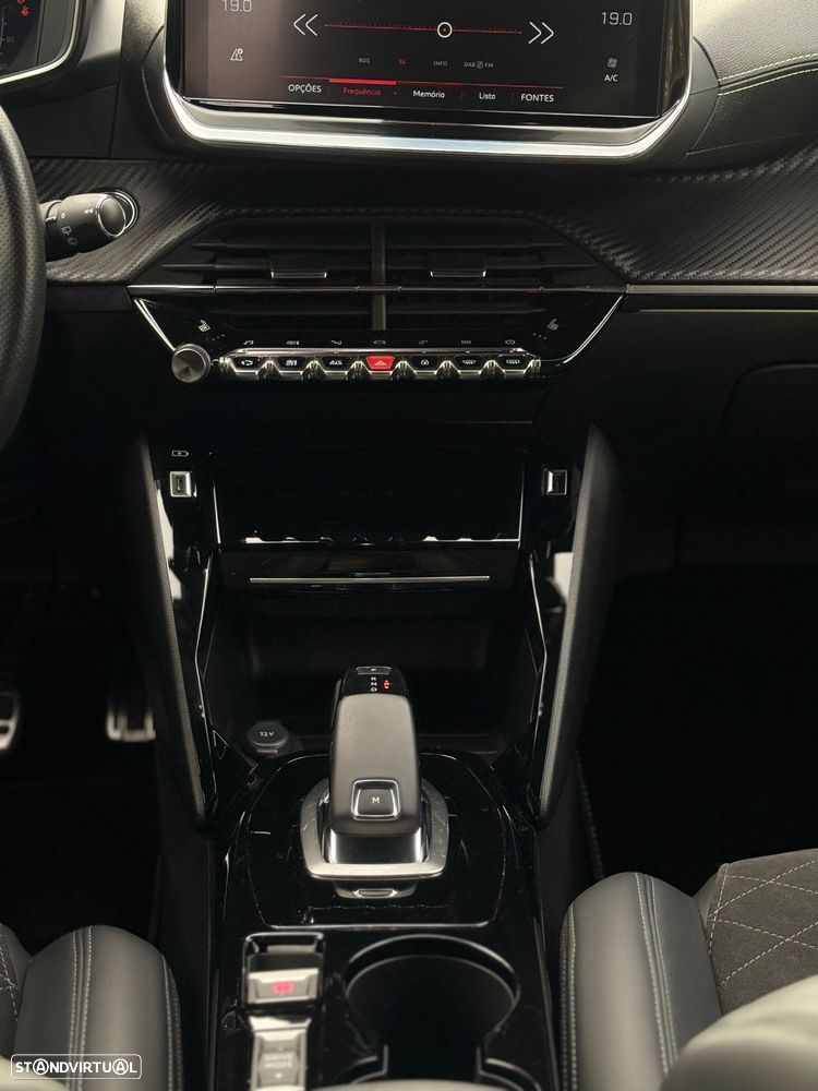 Peugeot 2008 PureTech 130 EAT8 GT Pack - 34