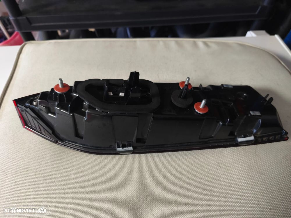 Farol led direito mala BMW serie 5 G60 - H8808605611 - 4