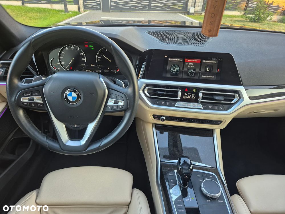 BMW Seria 3 330i xDrive M Sport - 11