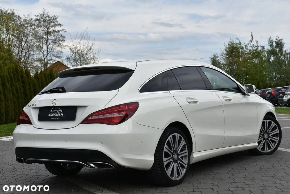 Mercedes-Benz CLA 200 7G-DCT UrbanStyle Edition - 27