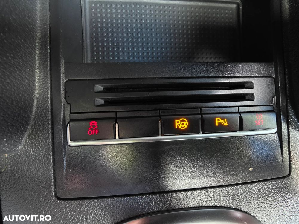 Volkswagen Touran 2.0 TDI Highline DSG - 29