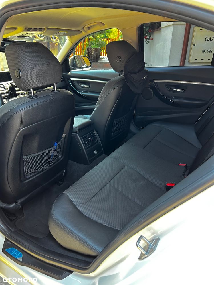 BMW Seria 3 320d Sport Line - 9