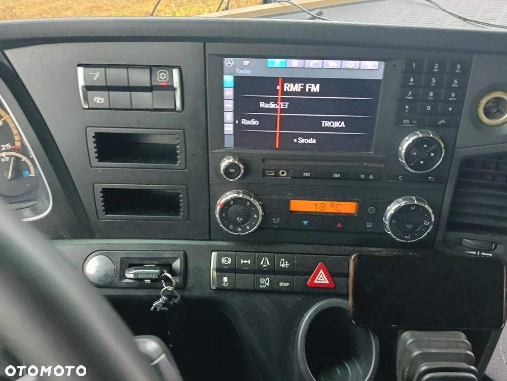 Mercedes-Benz ACTROS - 13