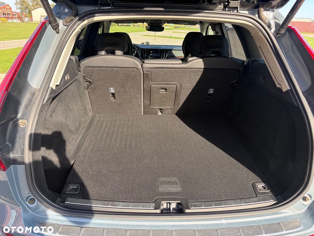 Volvo XC 60 B5 B AWD Plus Dark - 16
