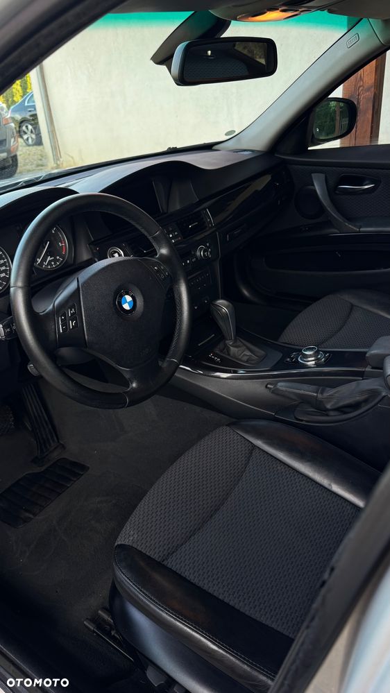 BMW Seria 3 320d xDrive DPF Touring - 4