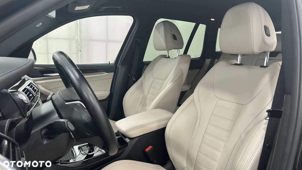 BMW X3 xDrive20i - 11
