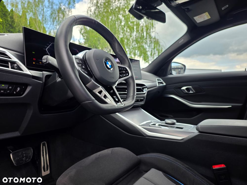 BMW Seria 3 330i xDrive M Sport - 12