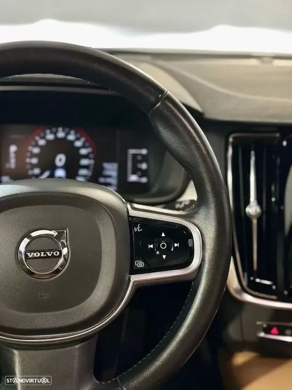 Volvo V90 2.0 D4 Momentum Geartronic - 19