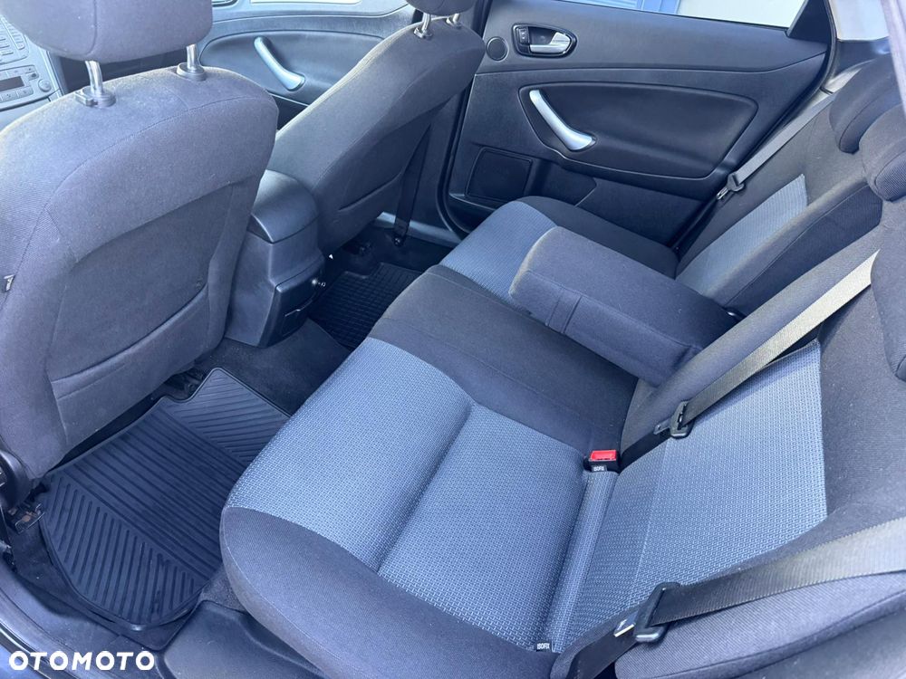 Ford Mondeo 2.0 TDCi Silver X - 31