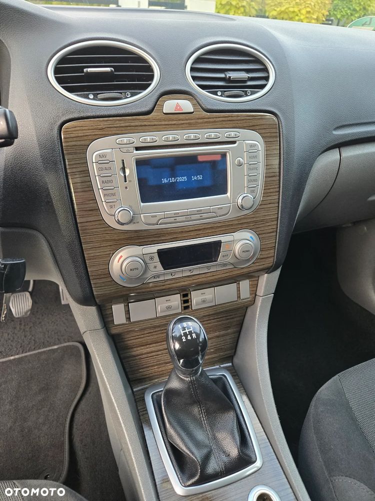 Ford Focus 1.8 Ghia - 9