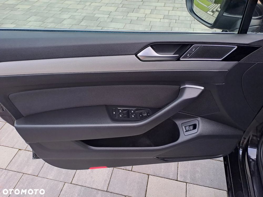 Volkswagen Passat - 22