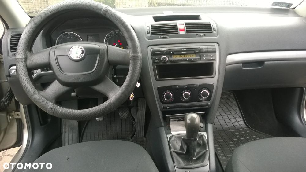 Skoda Octavia 1.6 Ambition - 14